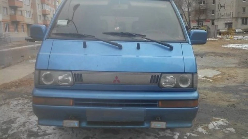 Mitsubishi L300