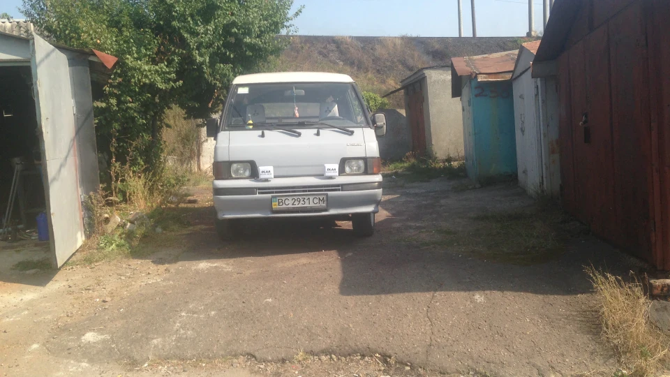 Mitsubishi L300 2