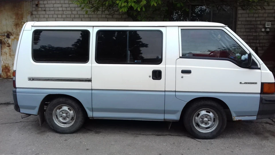 Mitsubishi L300