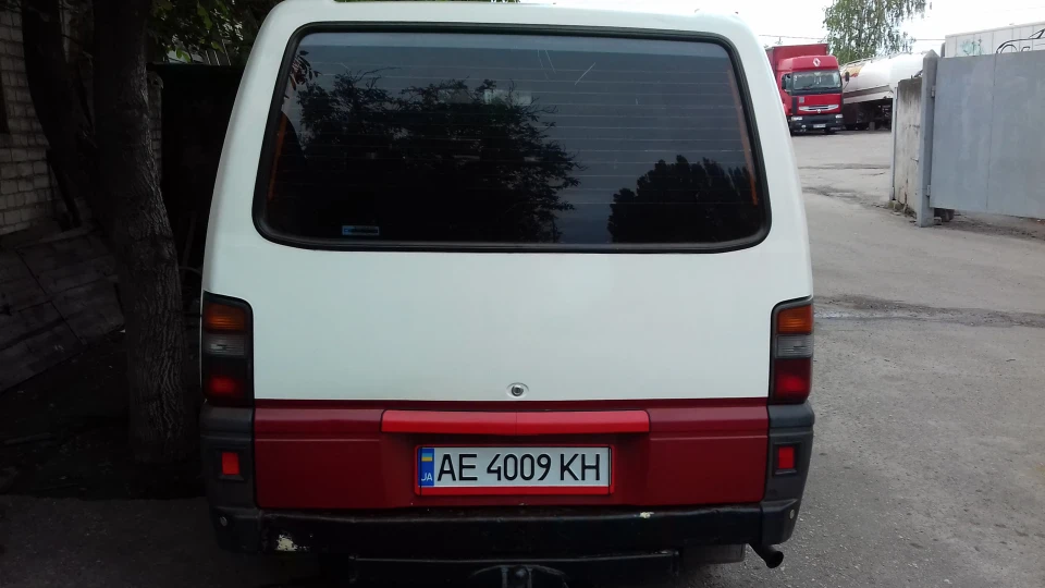 Mitsubishi L300 2