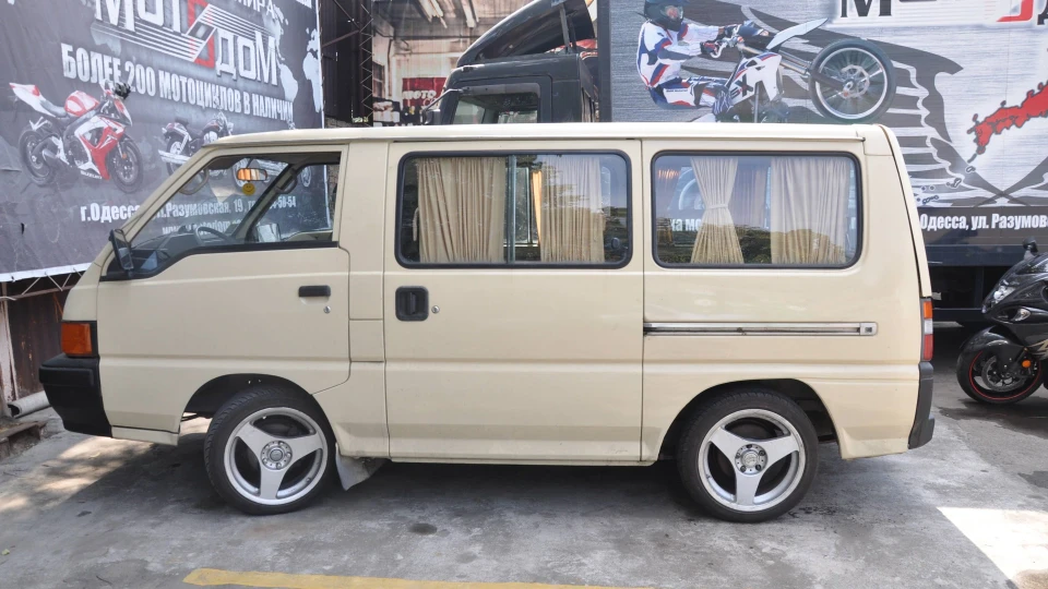 Mitsubishi L300 16Vi 2