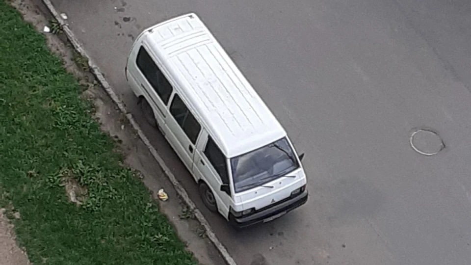 Mitsubishi L300 Білий 2.5 D трактор