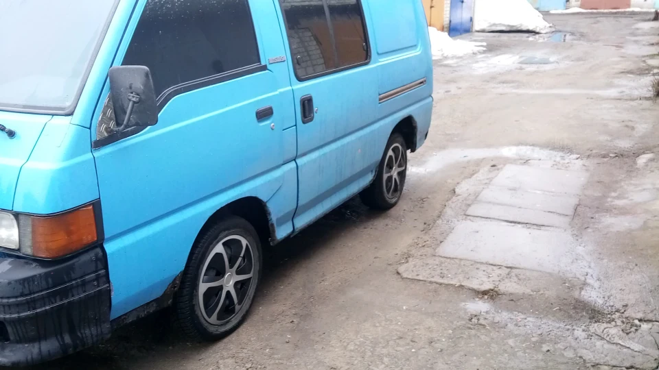 Mitsubishi L300 ялинка 3