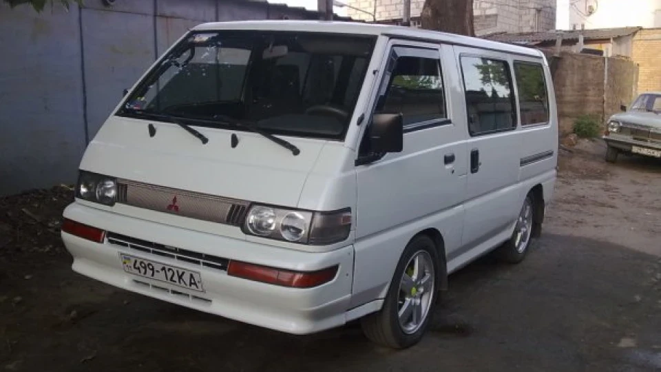 Mitsubishi L300 Міцуха L300 2.5 tdi 3