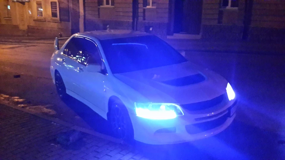 Mitsubishi Lancer Evolution 2.0турбо 3