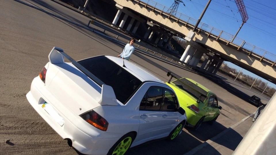 Mitsubishi Lancer Evolution Біла Єва )
