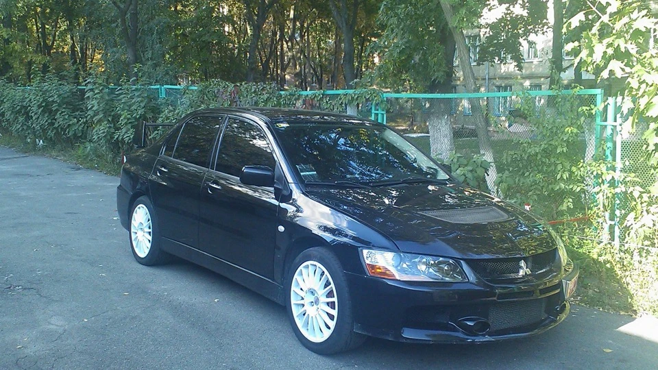 Mitsubishi Lancer Evolution чорний 2