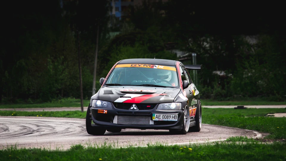 Mitsubishi Lancer Evolution DailyDriven/TimeAttack 3