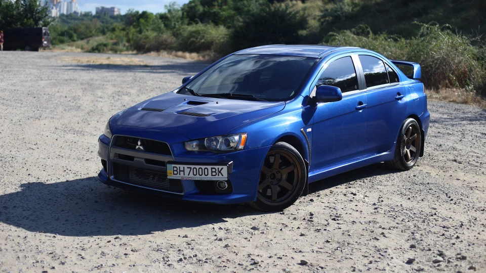 Mitsubishi Lancer Evolution Друзі її звуть Синяк
