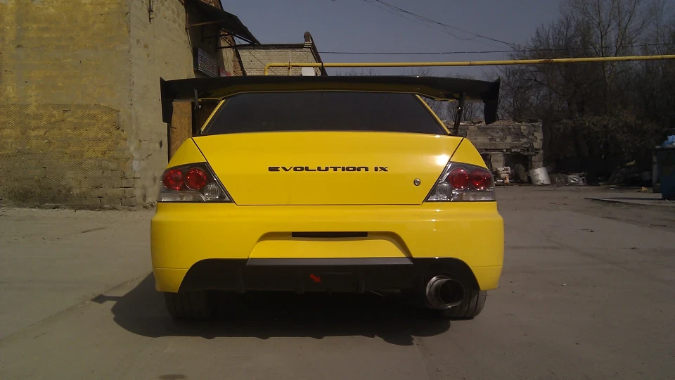 Mitsubishi Lancer Evolution IX 2