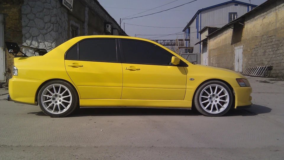 Mitsubishi Lancer Evolution IX 3