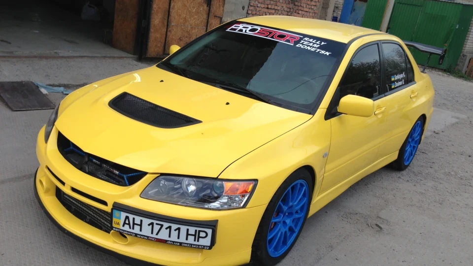 Mitsubishi Lancer Evolution IX 4