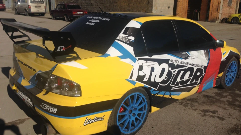 Mitsubishi Lancer Evolution IX 5
