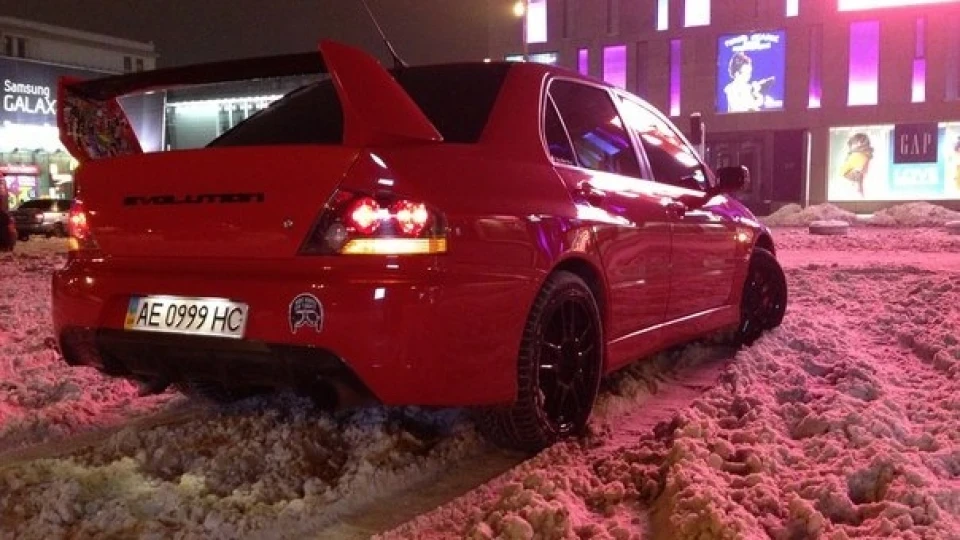 Mitsubishi Lancer Evolution IX 2