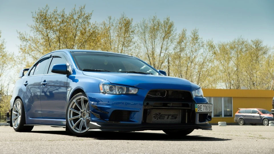 Mitsubishi Lancer Evolution JDM inside