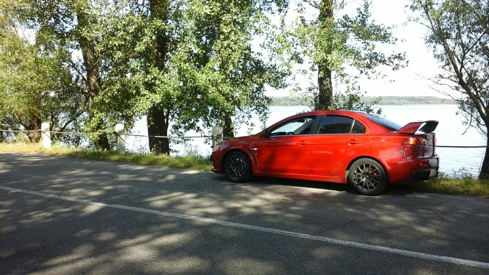 Mitsubishi Lancer Evolution краснопірка 2