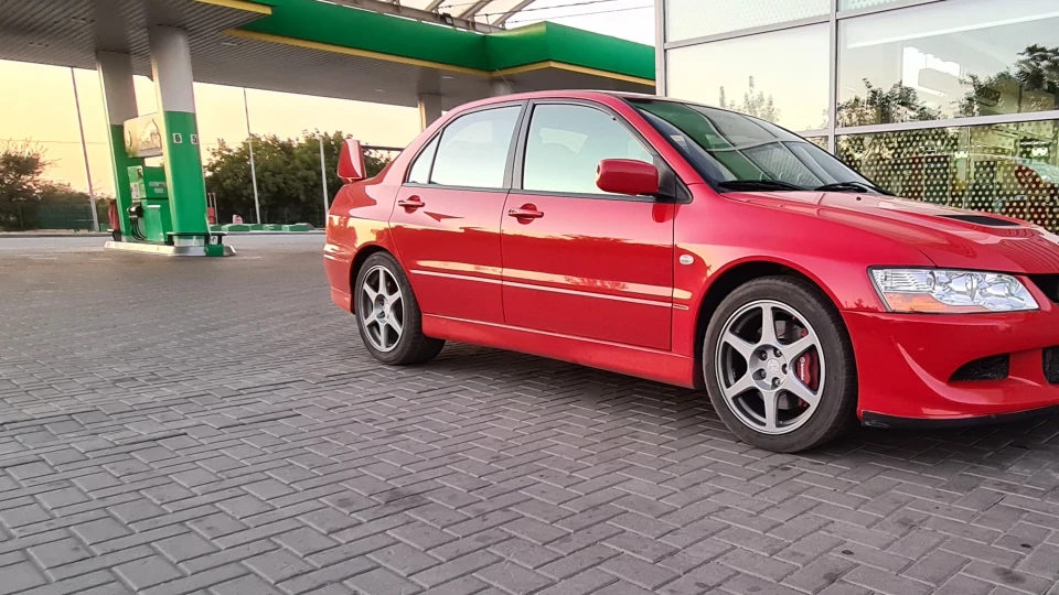 Mitsubishi Lancer Evolution Патинорка - помідорка