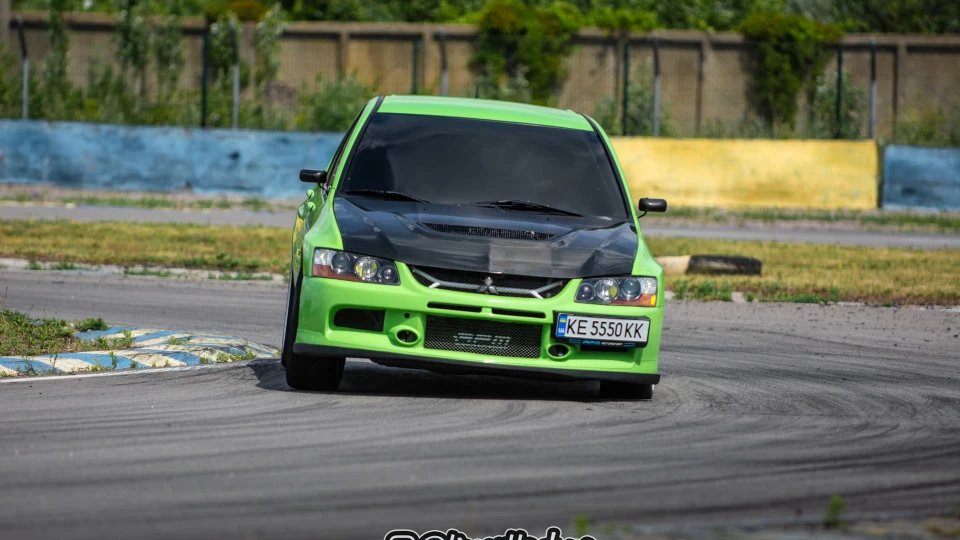 Mitsubishi Lancer Evolution Салат