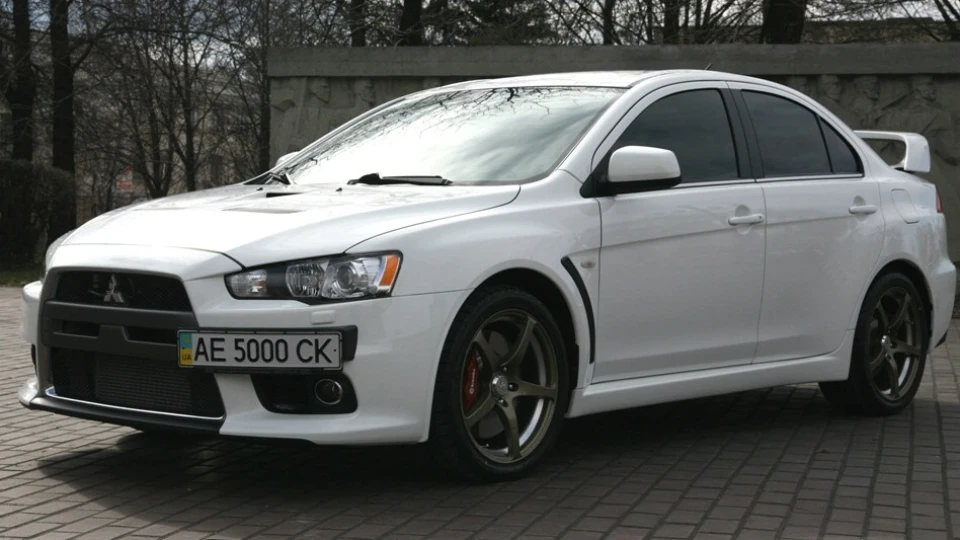 Mitsubishi Lancer Evolution White Power 2