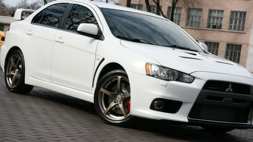 Mitsubishi Lancer Evolution White Power 3