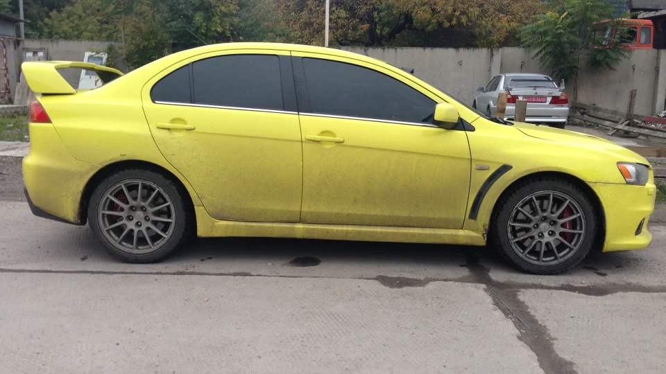 Mitsubishi Lancer Evolution X lime 3