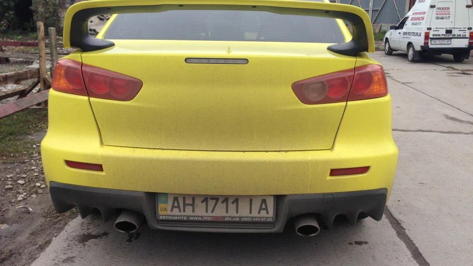 Mitsubishi Lancer Evolution X lime 4