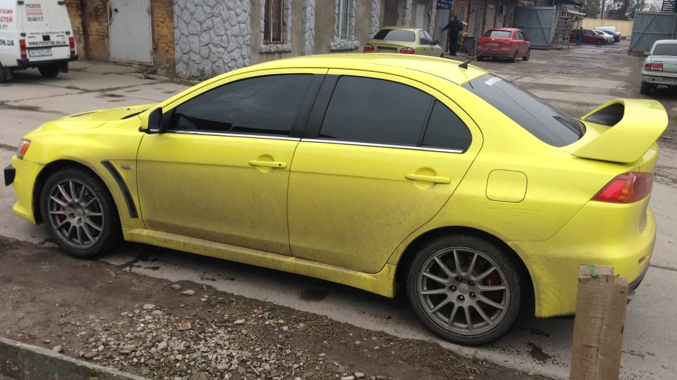 Mitsubishi Lancer Evolution X lime 5