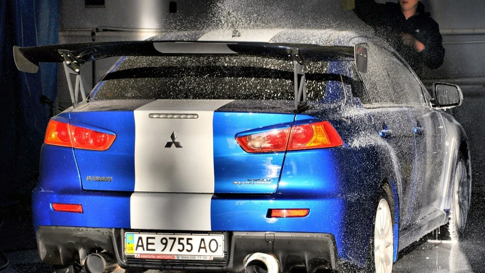 Mitsubishi Lancer Evolution X 5