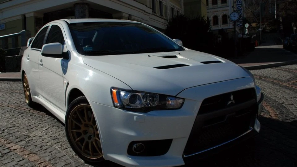 Mitsubishi Lancer Evolution X 2