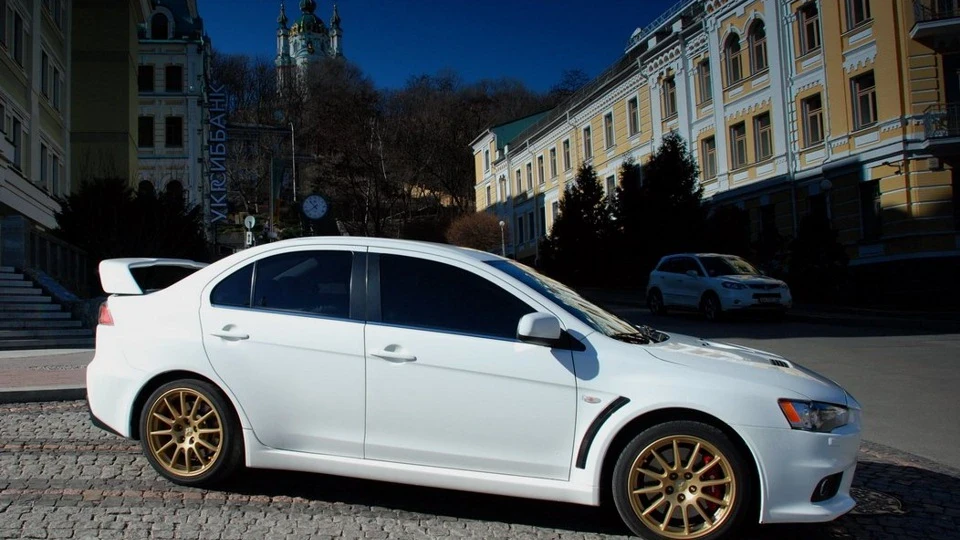 Mitsubishi Lancer Evolution X 3