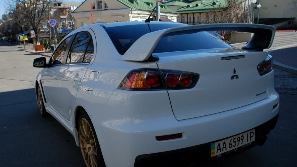 Mitsubishi Lancer Evolution X 5