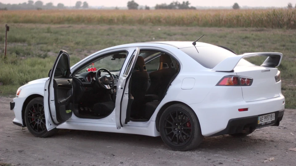Mitsubishi Lancer Evolution X 2