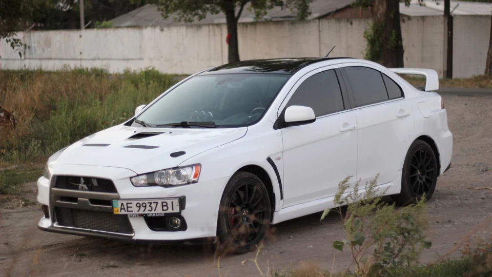 Mitsubishi Lancer Evolution X 3