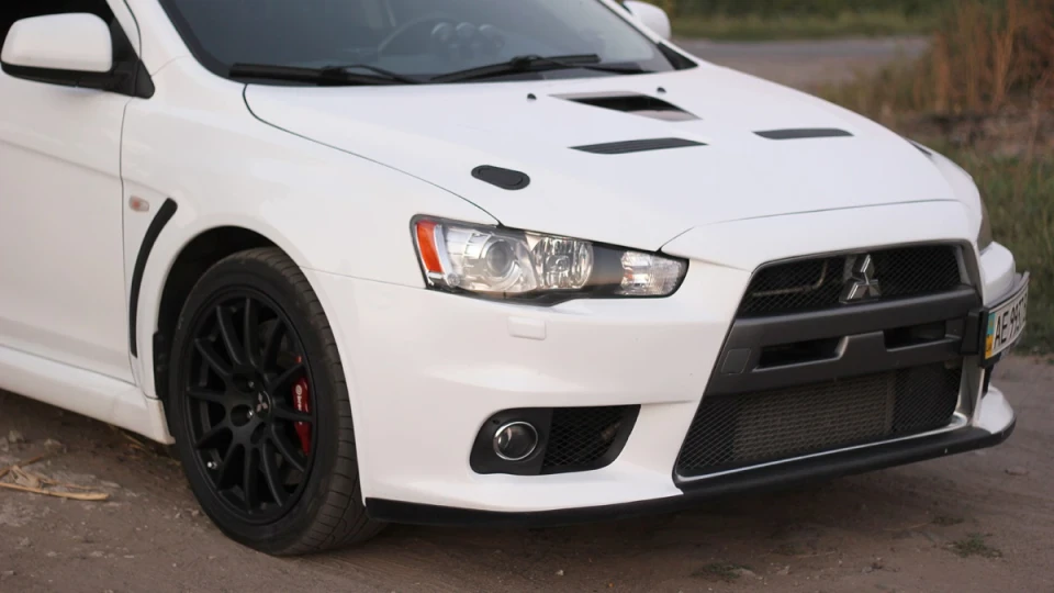 Mitsubishi Lancer Evolution X 4