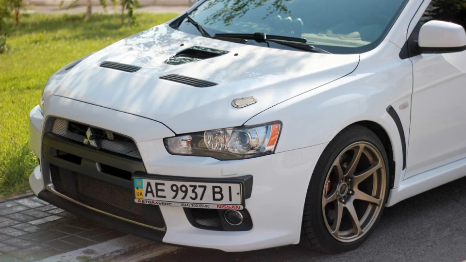 Mitsubishi Lancer Evolution X 5