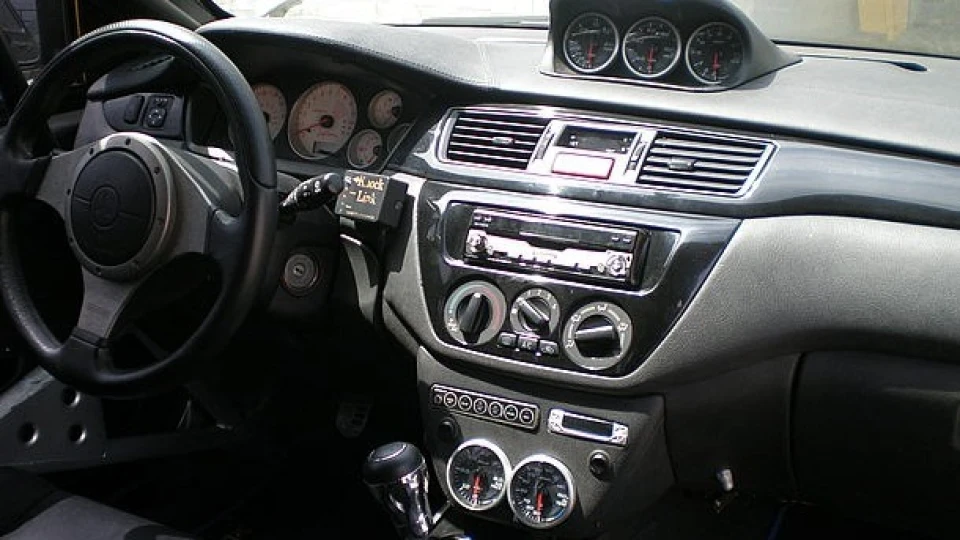 Mitsubishi Lancer Evolution жовта 4