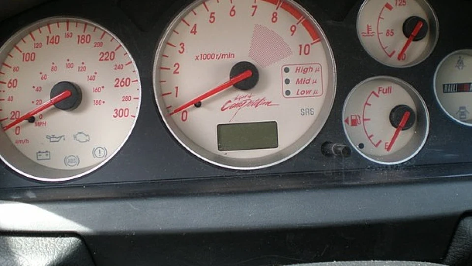 Mitsubishi Lancer Evolution жовта 5