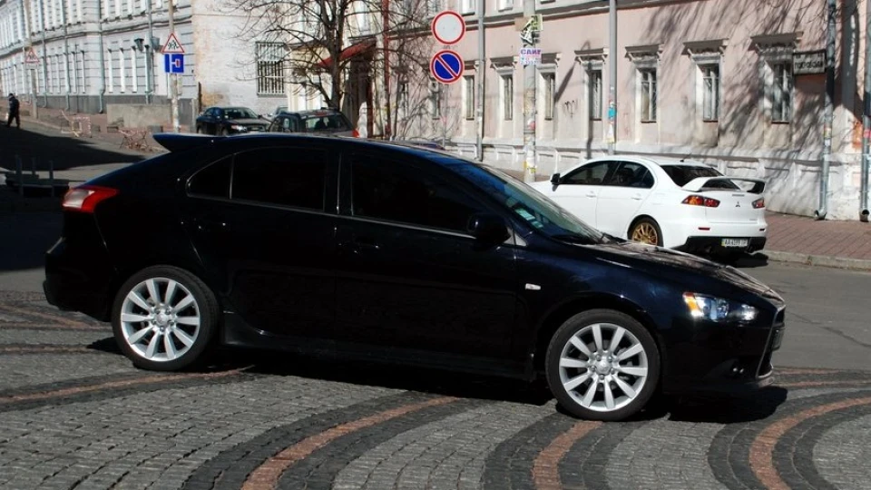 Mitsubishi Lancer Ralliart Black-SportBack 4