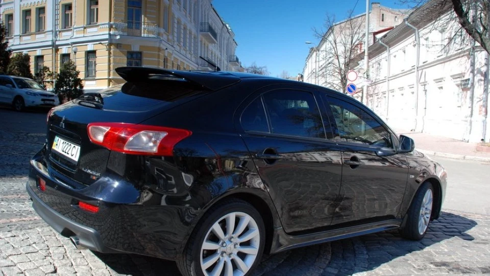 Mitsubishi Lancer Ralliart Black-SportBack 5