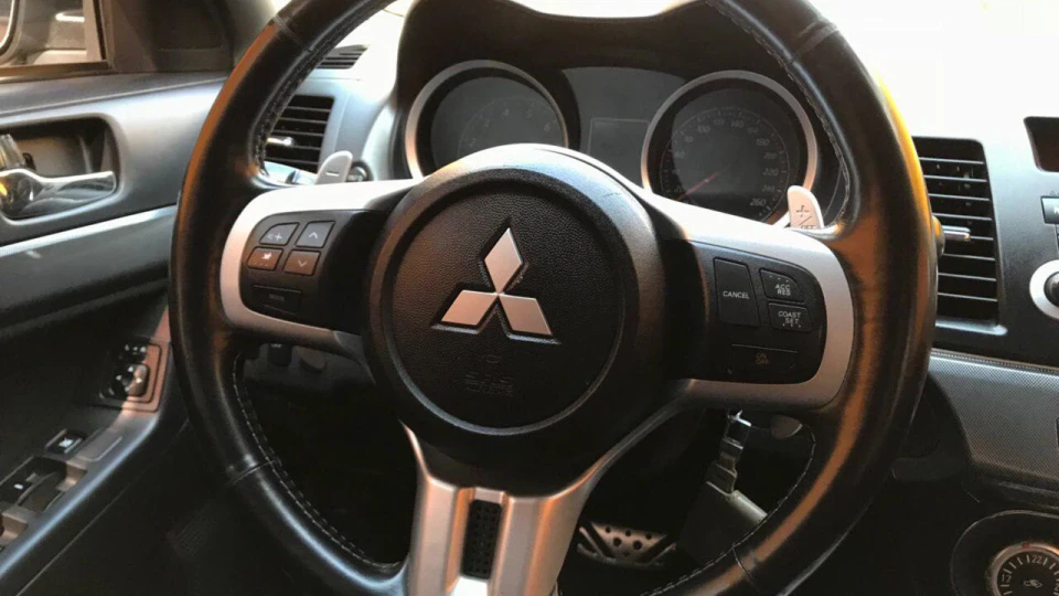 Mitsubishi Lancer Ralliart напівEVO 5