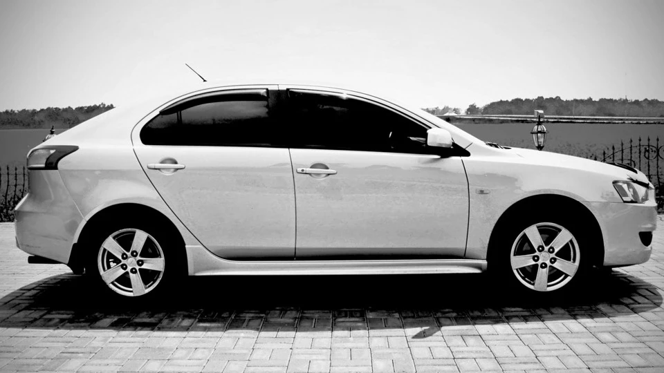 Mitsubishi Lancer Sportback ® SWALLOW 4