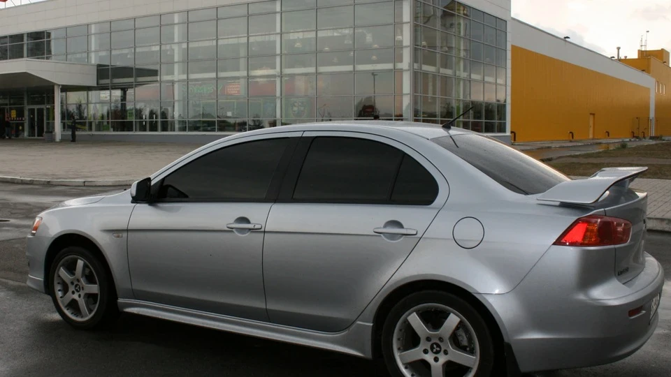 Mitsubishi Lancer 2