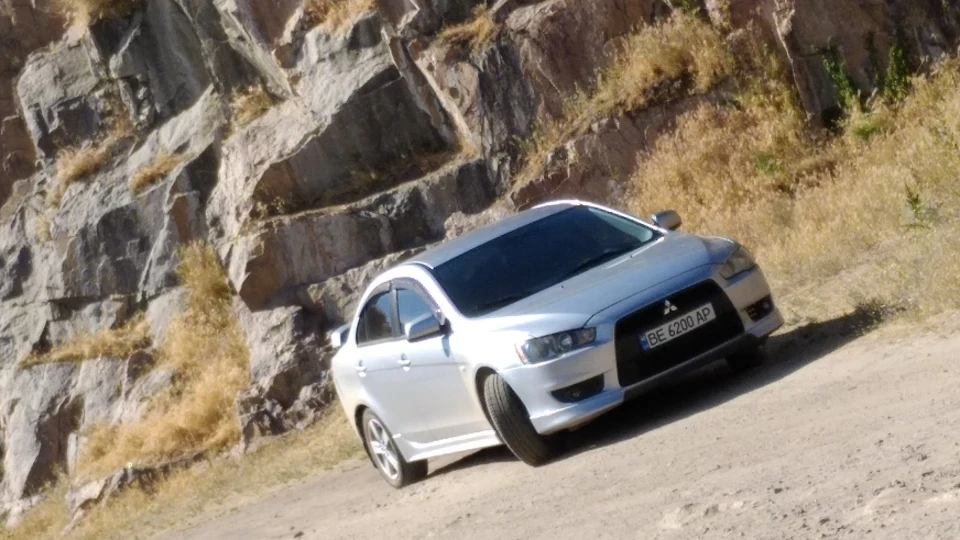 Mitsubishi Lancer 2