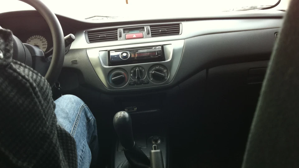 Mitsubishi Lancer 二人 2