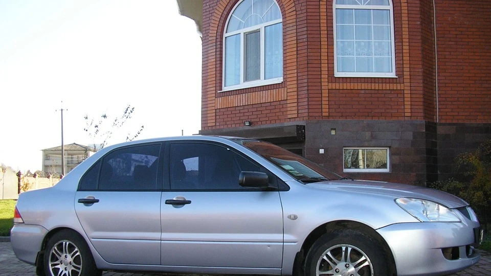 Mitsubishi Lancer 2