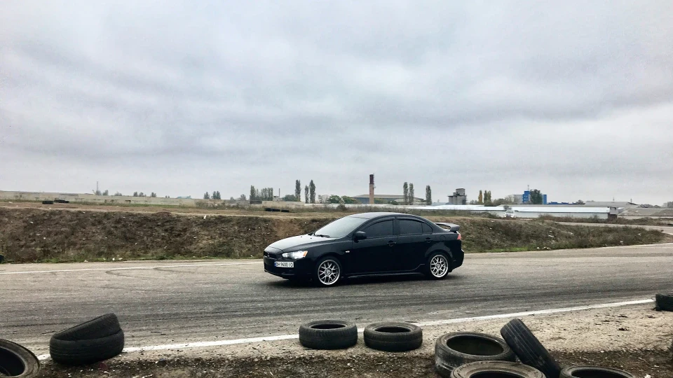 Mitsubishi Lancer 2