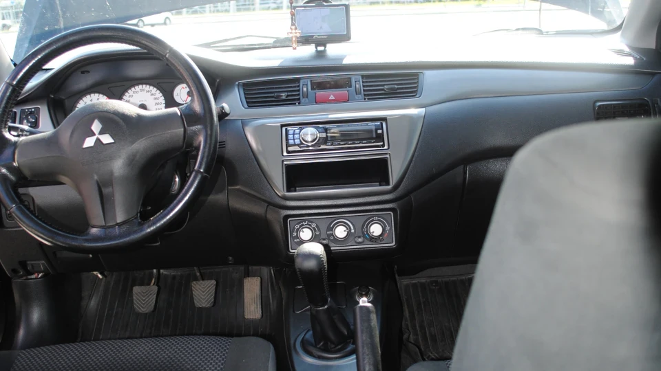 Mitsubishi Lancer 2