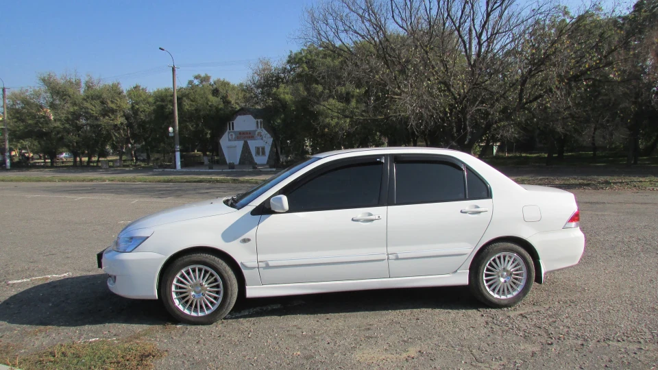 Mitsubishi Lancer 2