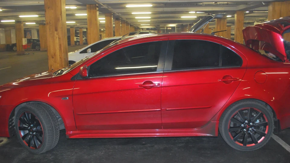 Mitsubishi Lancer ) 2