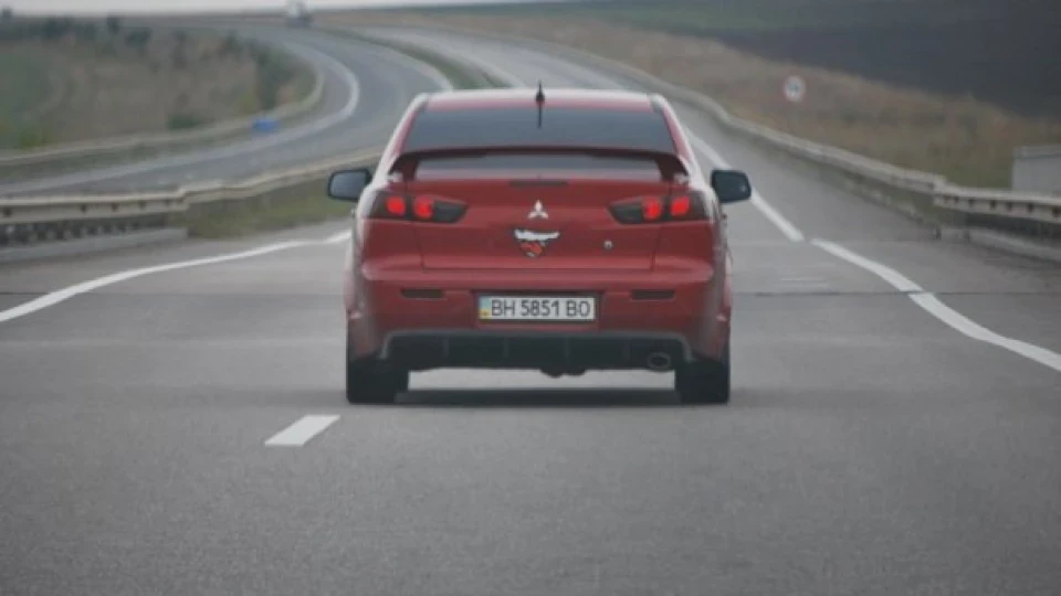 Mitsubishi Lancer ) 4